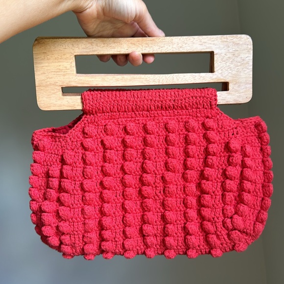 Cleobella Grenadine Tulum Red Crochet Knit Handbag Purse - Wood Handles 1970’s - Picture 3 of 9